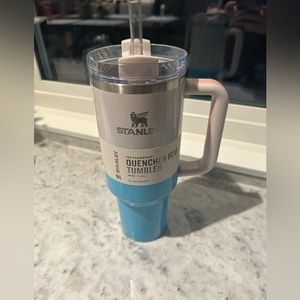 Stanley 40 oz Quencher H2.0 FlowState pool ombré NEW authentic no flaws